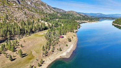 Discover your dream estate at the end of a private peninsula on - photo 44