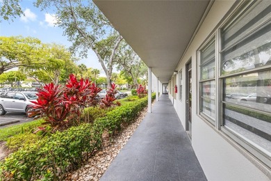 !! LOCATED ON THE FIRST FLOOR ... AND WITH GOLF COURSE VIEW - photo 2