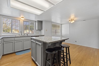 Charming, single-level home with a bright, open feel and - photo 7