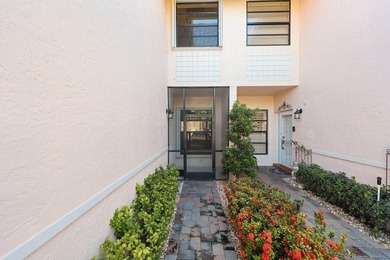 Bright and spacious coach home with stunning long lake views - photo 21