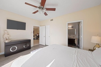 Bright and spacious coach home with stunning long lake views - photo 27