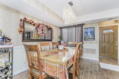 Welcome to this spacious and beautifully cared-for three-bedroom - photo 11