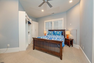 Welcome to 605 E 8th Street where you are in the center of it - photo 14