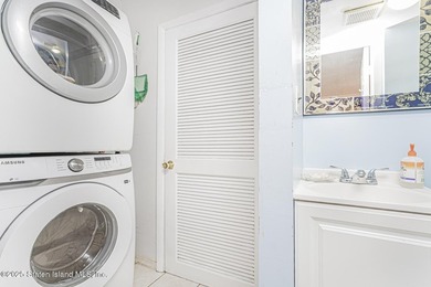 Welcome to this spacious and beautifully cared-for three-bedroom - photo 14