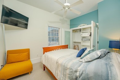 Welcome to 605 E 8th Street where you are in the center of it - photo 20