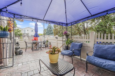 Welcome to this spacious and beautifully cared-for three-bedroom - photo 20