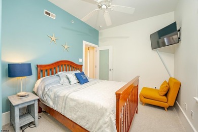 Welcome to 605 E 8th Street where you are in the center of it - photo 21