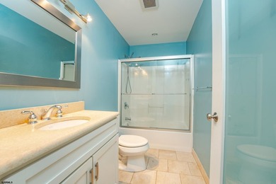 Welcome to 605 E 8th Street where you are in the center of it - photo 22