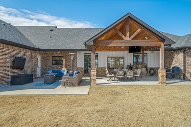 This STUNNING CUSTOM BUILT HOME truly checks every box-space - photo 31