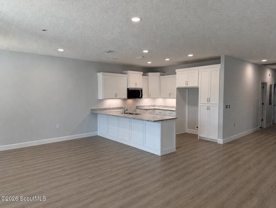 Welcome to easy coastal living in the heart of Darien. This - photo 3