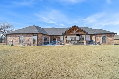 This STUNNING CUSTOM BUILT HOME truly checks every box-space - photo 33