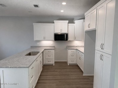 Welcome to easy coastal living in the heart of Darien. This - photo 4