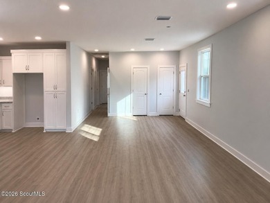 Welcome to easy coastal living in the heart of Darien. This - photo 5