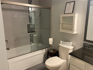 WONDERFUL. UNIQUE SARASOTA CONDO ON A VERY CONVENIENT PLACE - photo 8