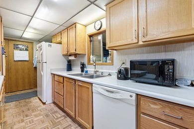Versatile country property on 2.49 acres surrounded by beautiful - photo 5