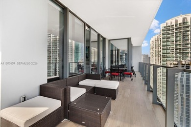 Most desirable 2 bed / 2.5 bath South-East corner unit at Reach