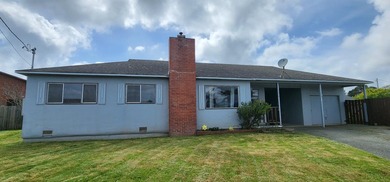 This 4-bedroom, 2-bath home located on a small cul-de-sac offers - photo 1