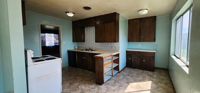 This 4-bedroom, 2-bath home located on a small cul-de-sac offers - photo 5