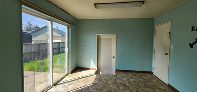 This 4-bedroom, 2-bath home located on a small cul-de-sac offers - photo 6