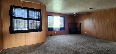 This 4-bedroom, 2-bath home located on a small cul-de-sac offers - photo 9