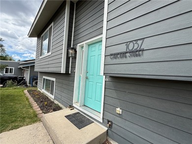 Need a large fenced yard on a quiet street? This home is ready - photo 2
