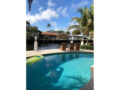 This wonderful single story waterfront home with 80 feet of - photo 3