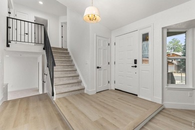 Stunning, completely renovated home located on a quiet - photo 3