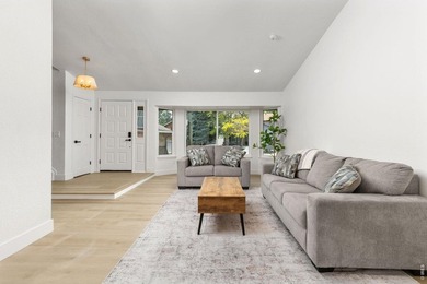 Stunning, completely renovated home located on a quiet - photo 5