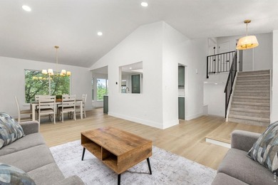 Stunning, completely renovated home located on a quiet - photo 6