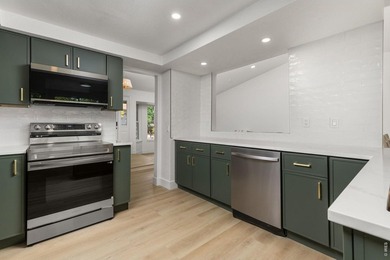 Stunning, completely renovated home located on a quiet - photo 9