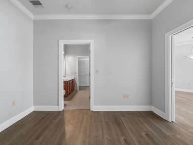 Enjoy the ease of downtown living in this charming 1-bedroom - photo 21