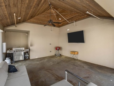 Enjoy the ease of downtown living in this charming 1-bedroom - photo 33