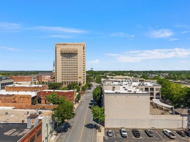 Enjoy the ease of downtown living in this charming 1-bedroom - photo 36