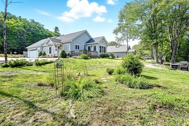 This beautifully maintained 2-bedroom, 2-bath lakefront home - photo 4