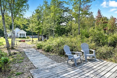 This beautifully maintained 2-bedroom, 2-bath lakefront home - photo 6