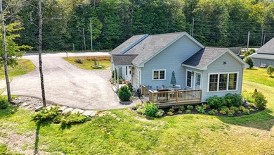 This beautifully maintained 2-bedroom, 2-bath lakefront home - photo 8