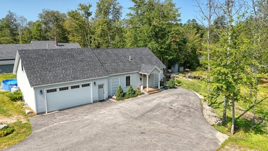 This beautifully maintained 2-bedroom, 2-bath lakefront home - photo 10