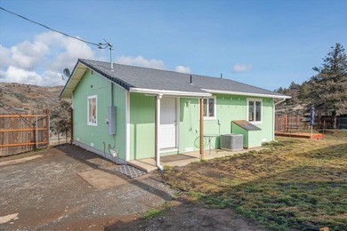 Klamath River Home For Sale in Hornbrook California