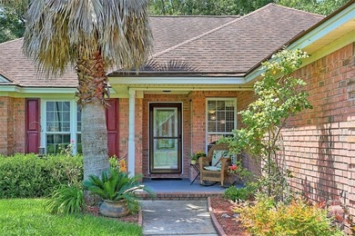 Wonderfully maintained home located on a cul-de-sac close to - photo 2