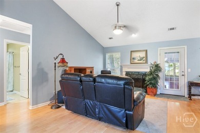 Wonderfully maintained home located on a cul-de-sac close to - photo 4