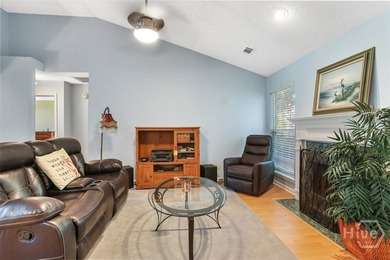 Wonderfully maintained home located on a cul-de-sac close to - photo 6