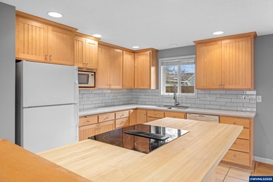 Come live the golf resort lifestyle in desirable Woodburn