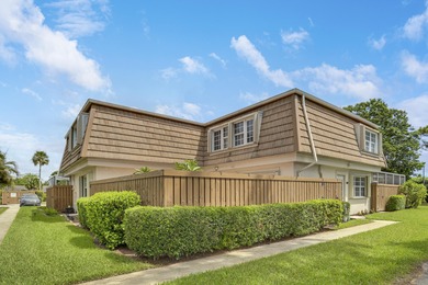 (private lake, pond, coastal) Townhome/Townhouse For Sale in Palm Beach Gardens Florida