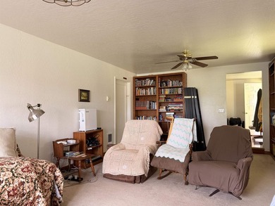 Tucked at the very end of a quiet drive, this three-bedroom - photo 6