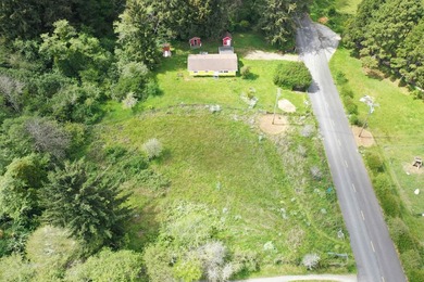Tucked at the very end of a quiet drive, this three-bedroom - photo 9