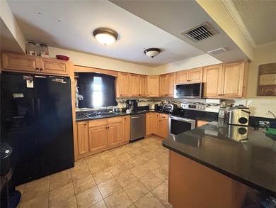 Short Sale. Short Sale. Approved Short Sale. This spacious home - photo 4