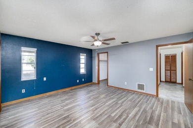 Beautiful three-bedroom, two bath home located in a charming - photo 15