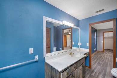 Beautiful three-bedroom, two bath home located in a charming - photo 17