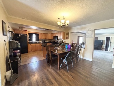Short Sale. Short Sale. Approved Short Sale. This spacious home - photo 8