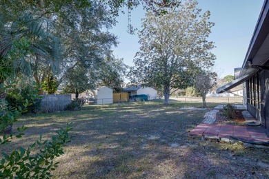 Beautiful three-bedroom, two bath home located in a charming - photo 26